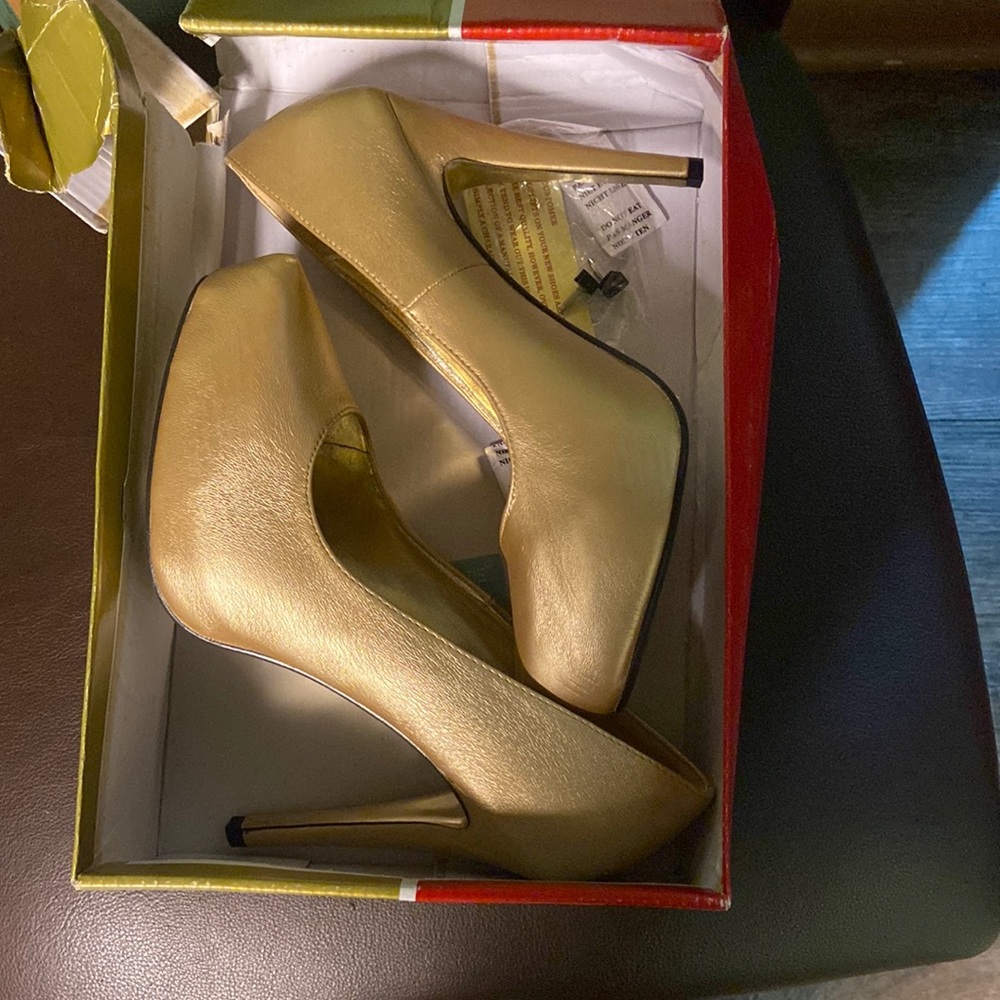 Pierre Dumas Gold heels